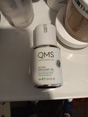 QMS Active Exfoliant 11% Resurfacing Fluid — White